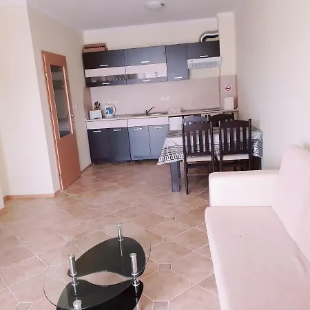 Central Plaza Studio Апартамент